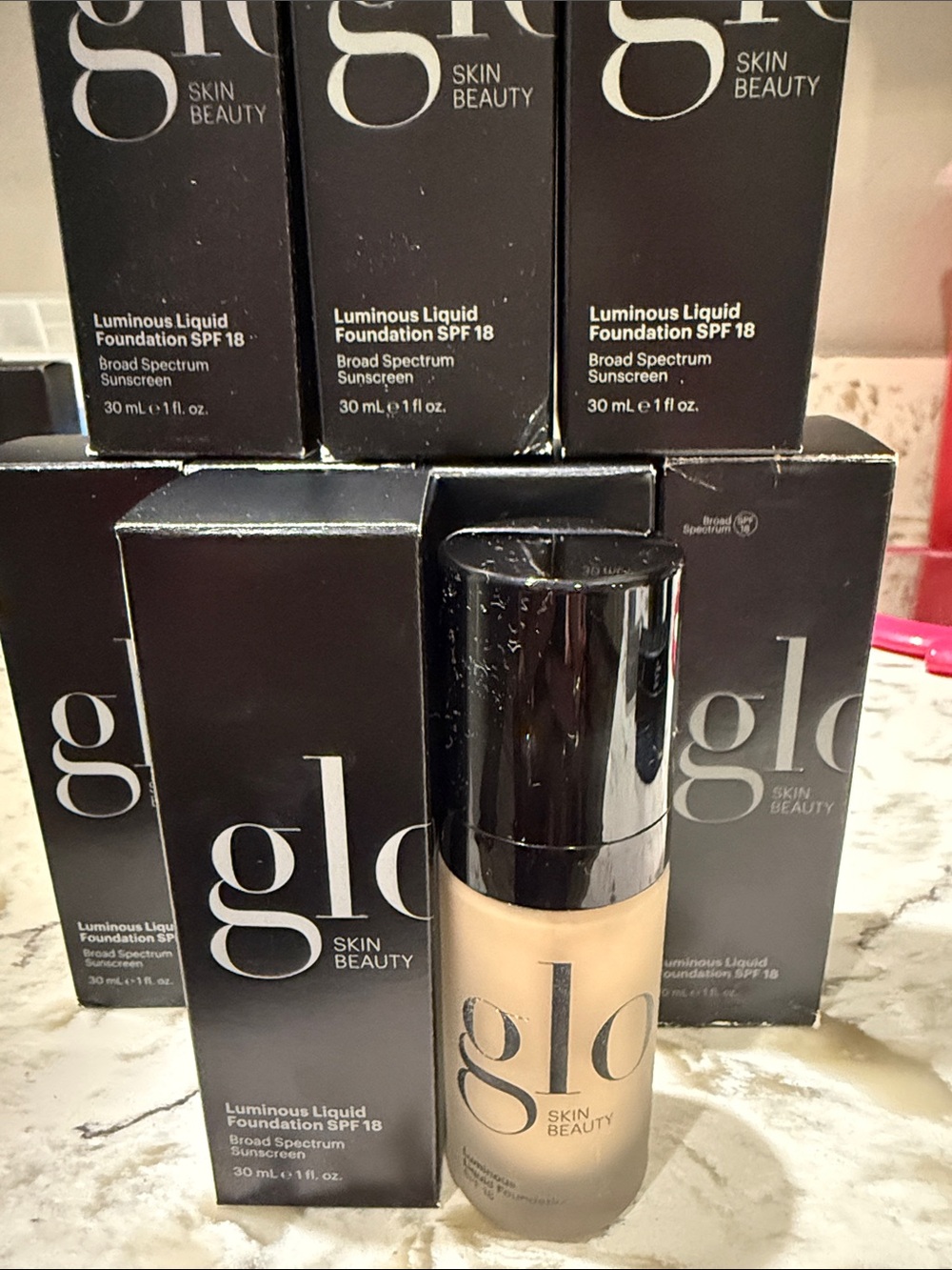 glo Skin Beauty Luminous Liquid Foundation - Naturelle